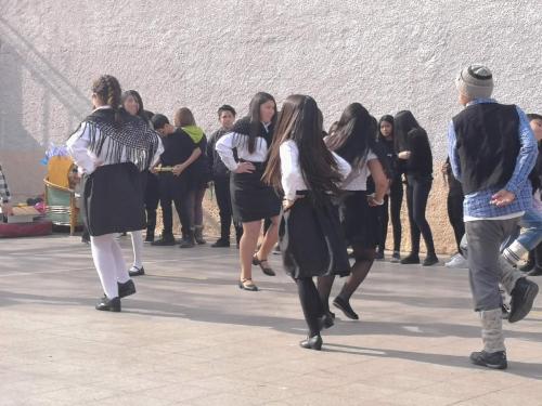 con pueblos ori 933